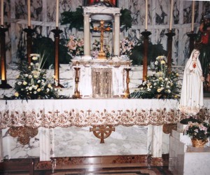 Large marble altar was donated by Men's Lyceum in 1944